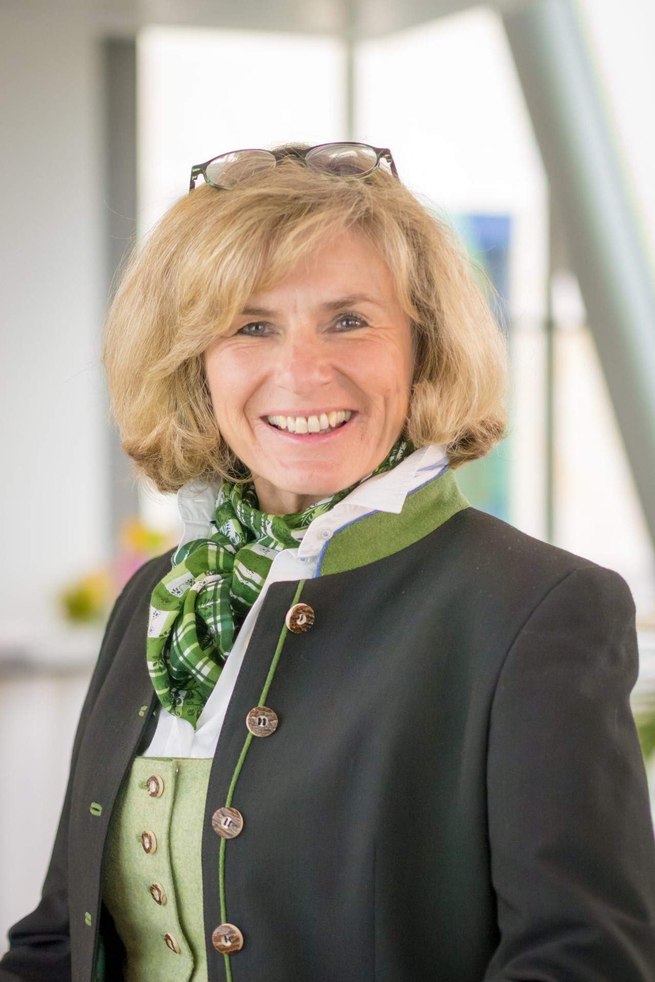 Business Portrait Frau in Tracht