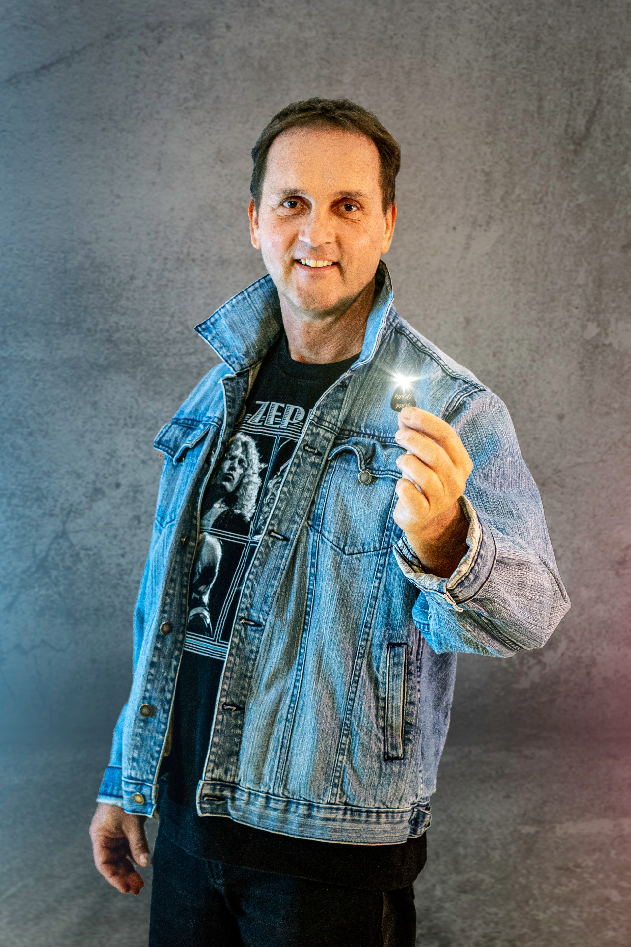 Portrait Mann in Jeansjacke